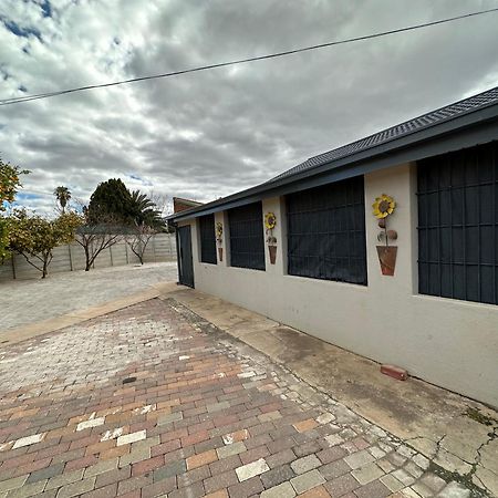 Favour Guest House Polokwane Exterior foto
