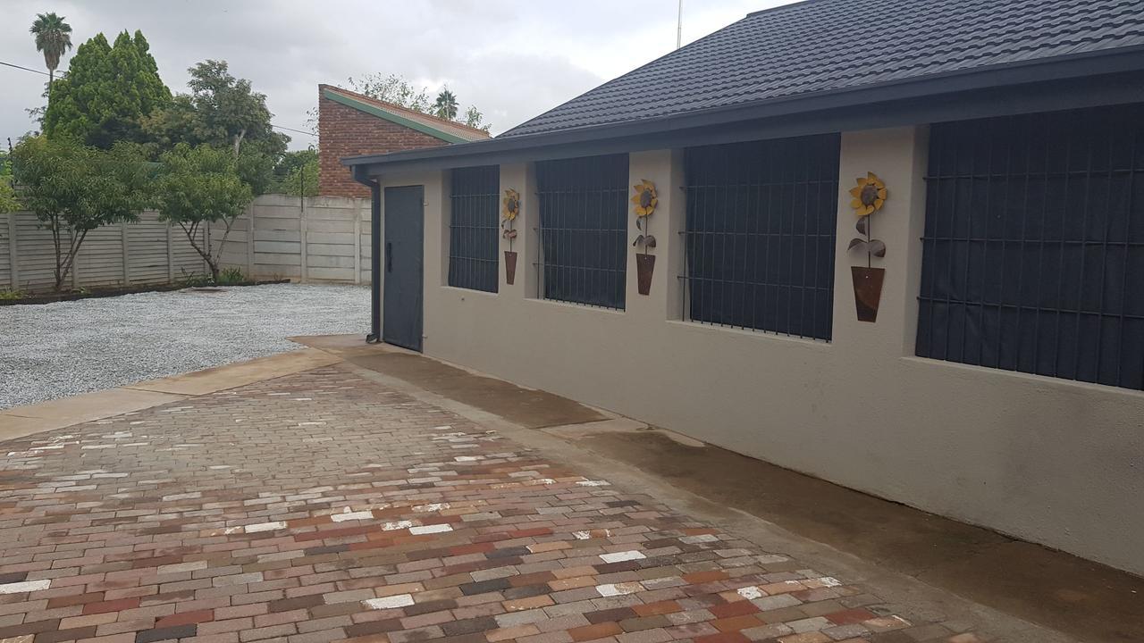 Favour Guest House Polokwane Exterior foto